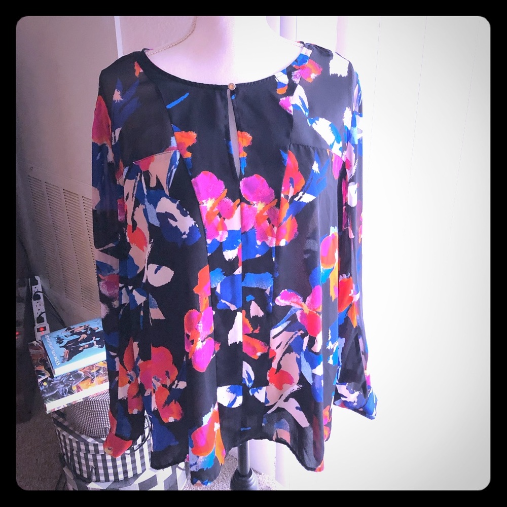 Vince Camuto Floral keyhole Blouse